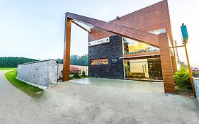 Fabhotel Sholas Residency I - Nr Government Rose Garden